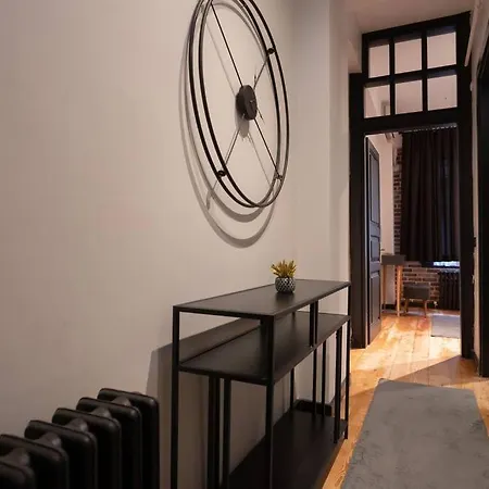 Spacious And Stylish 3br W Private Garden איסטמבול