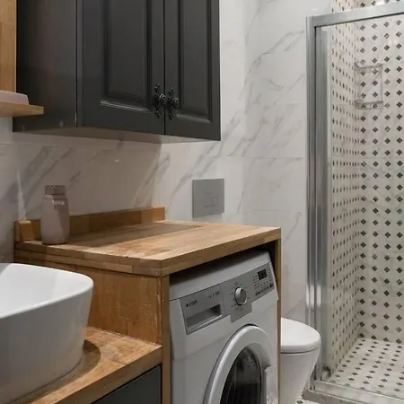 Spacious And Stylish 3br W Private Garden