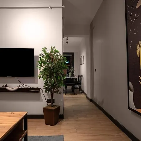 Spacious And Stylish 3br W Private Garden Lägenhet