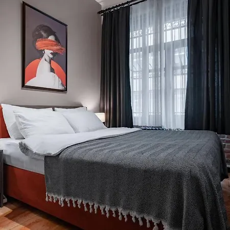 Daire Spacious And Stylish 3br W Private Garden