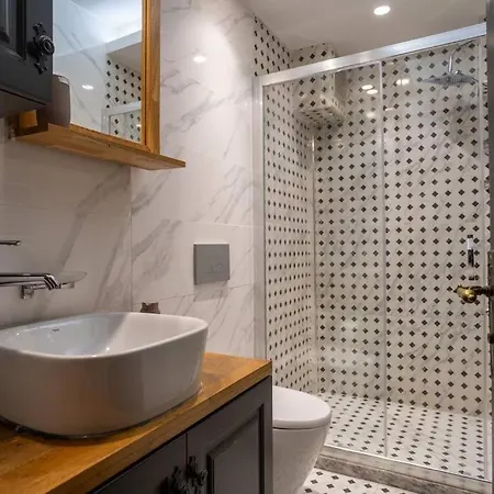 Spacious And Stylish 3br W Private Garden Lägenhet