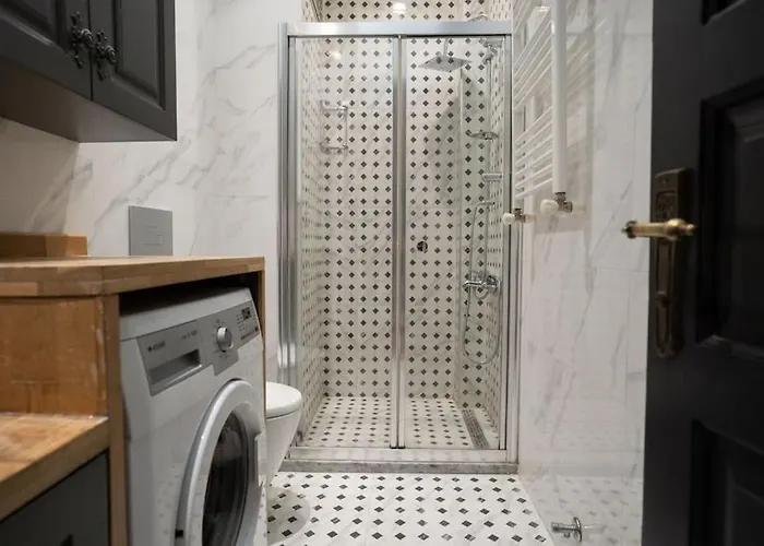 Spacious And Stylish 3br W Private Garden イスタンブール