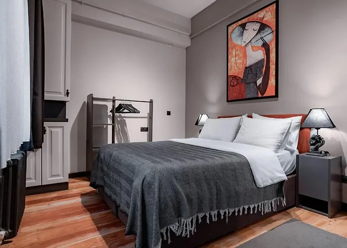 Spacious And Stylish 3br W Private Garden *