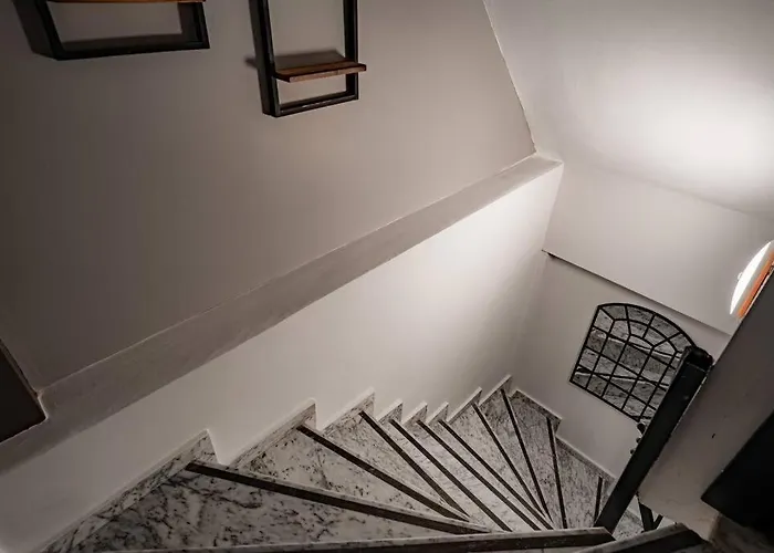 Spacious And Stylish 3br W Private Garden