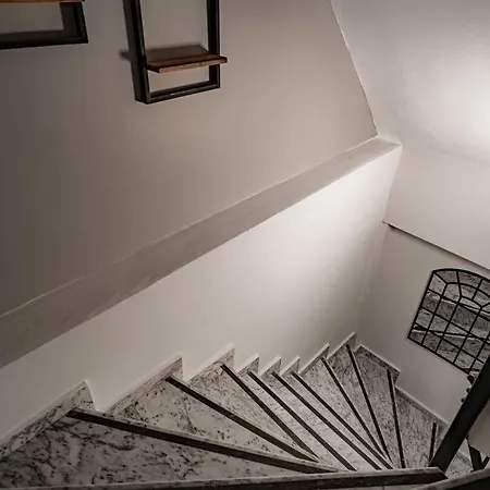 Spacious And Stylish 3br W Private Garden